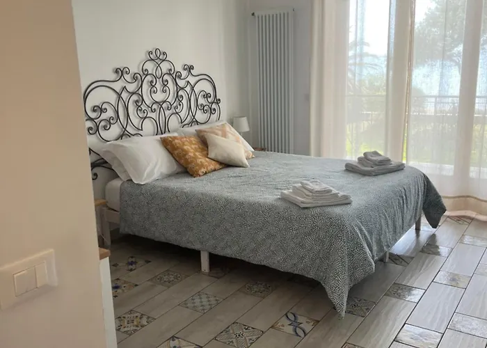 לינה וארוחת בוקר Luisa 4*